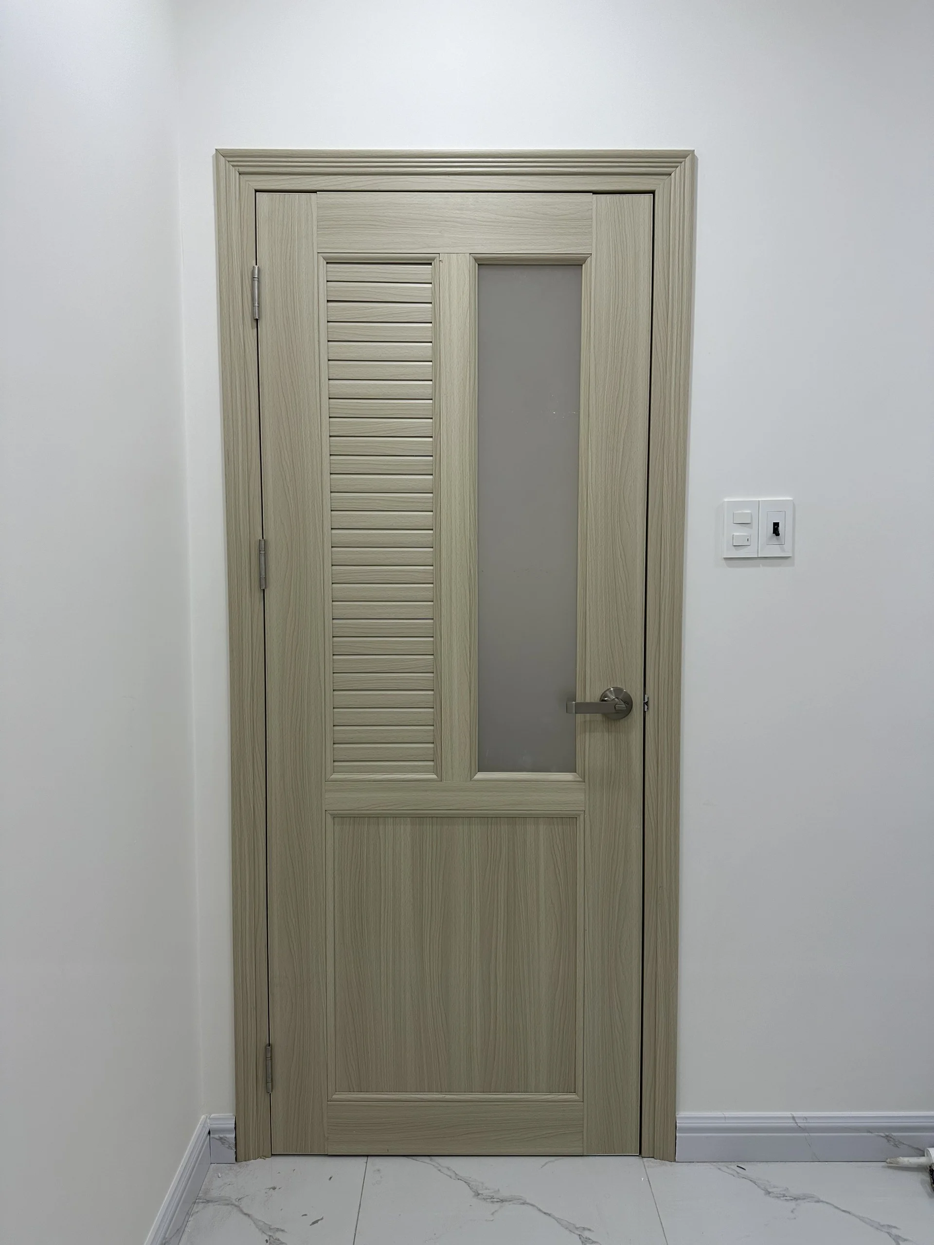 cua-nhua-gia-go-Dai-loan