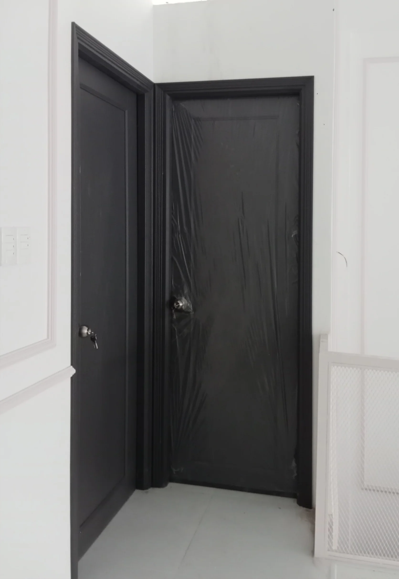 cua-nhua-gia-go-Dai-loan