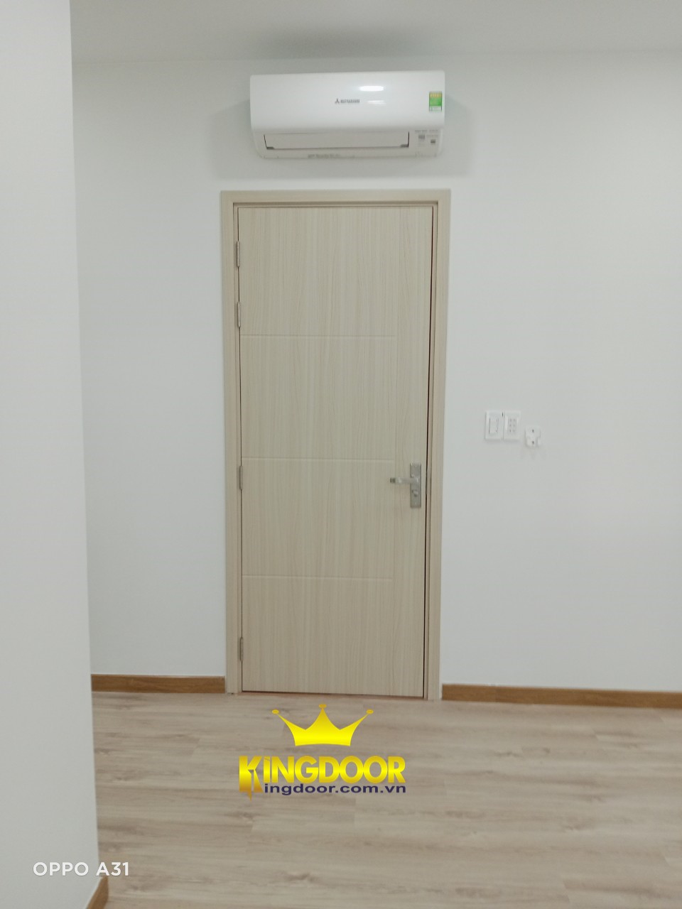 Cửa nhựa phòng trọ giả gỗ