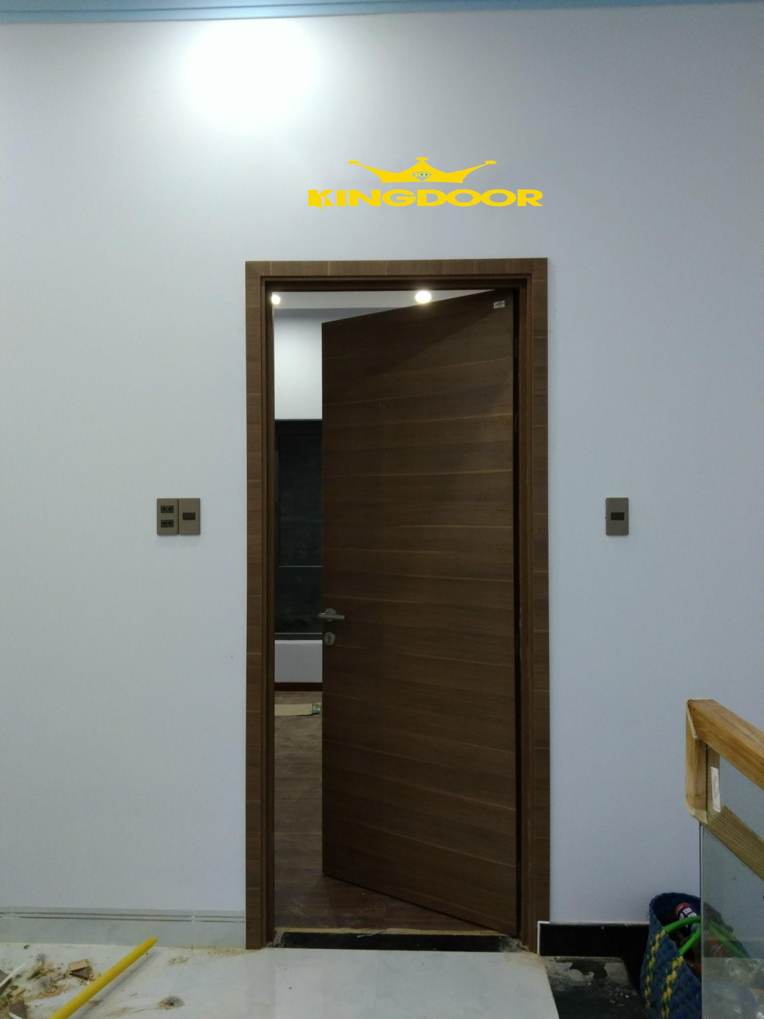 Cửa gỗ chung cư mini laminate