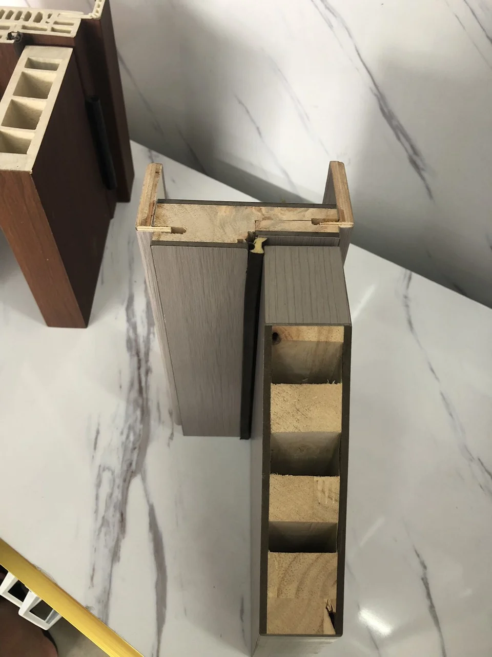 Goc-mau-cua-go-carbon