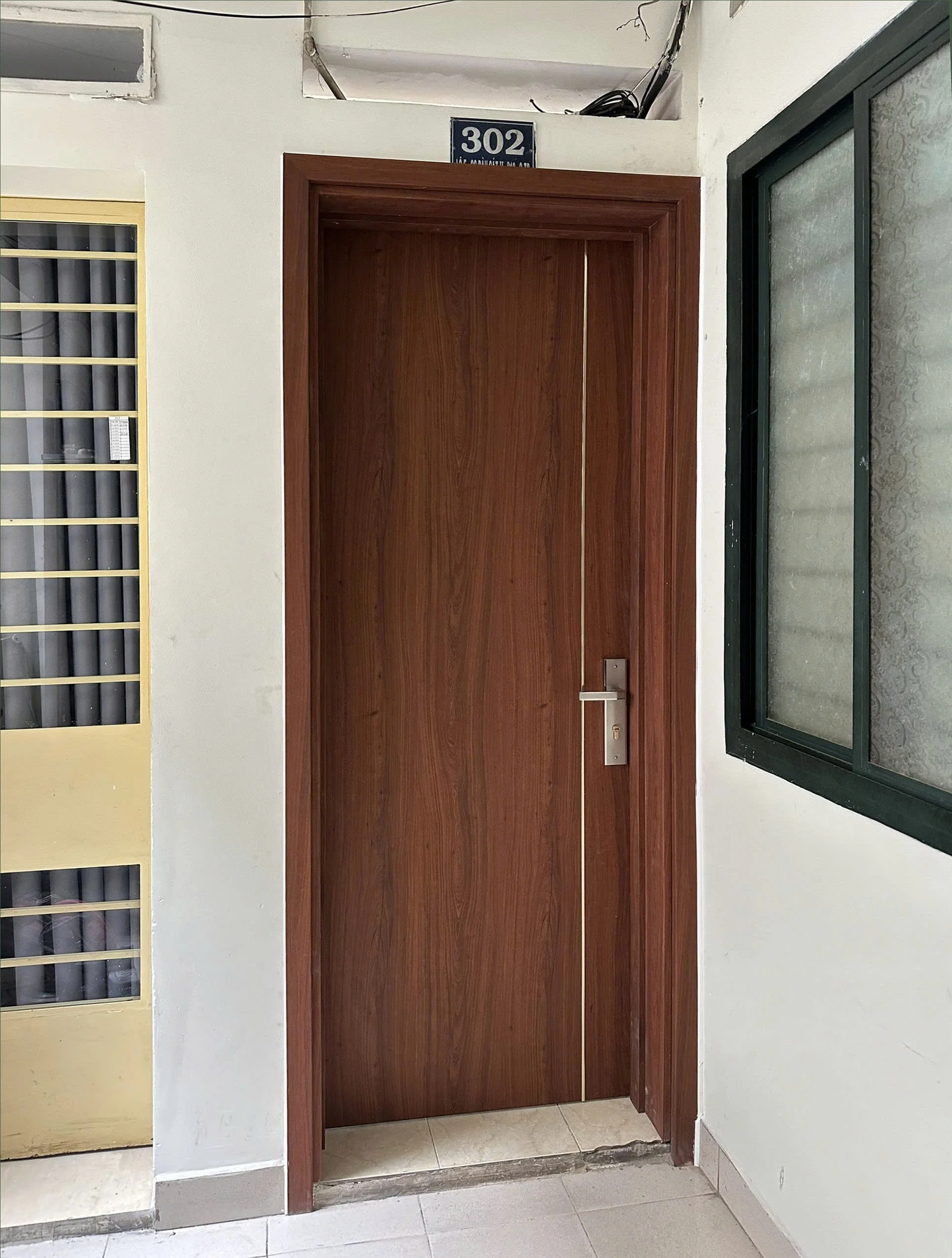 cua-nhua-composite-tai-quan-binh-tan