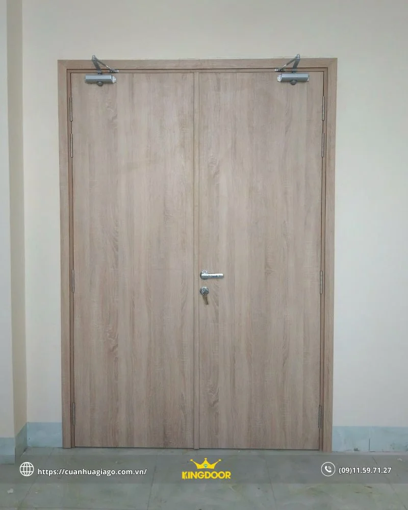 cua-go-chong-chay-phu-Laminate