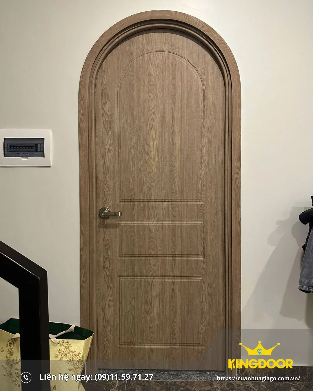 cua-vom-composite-phu-da