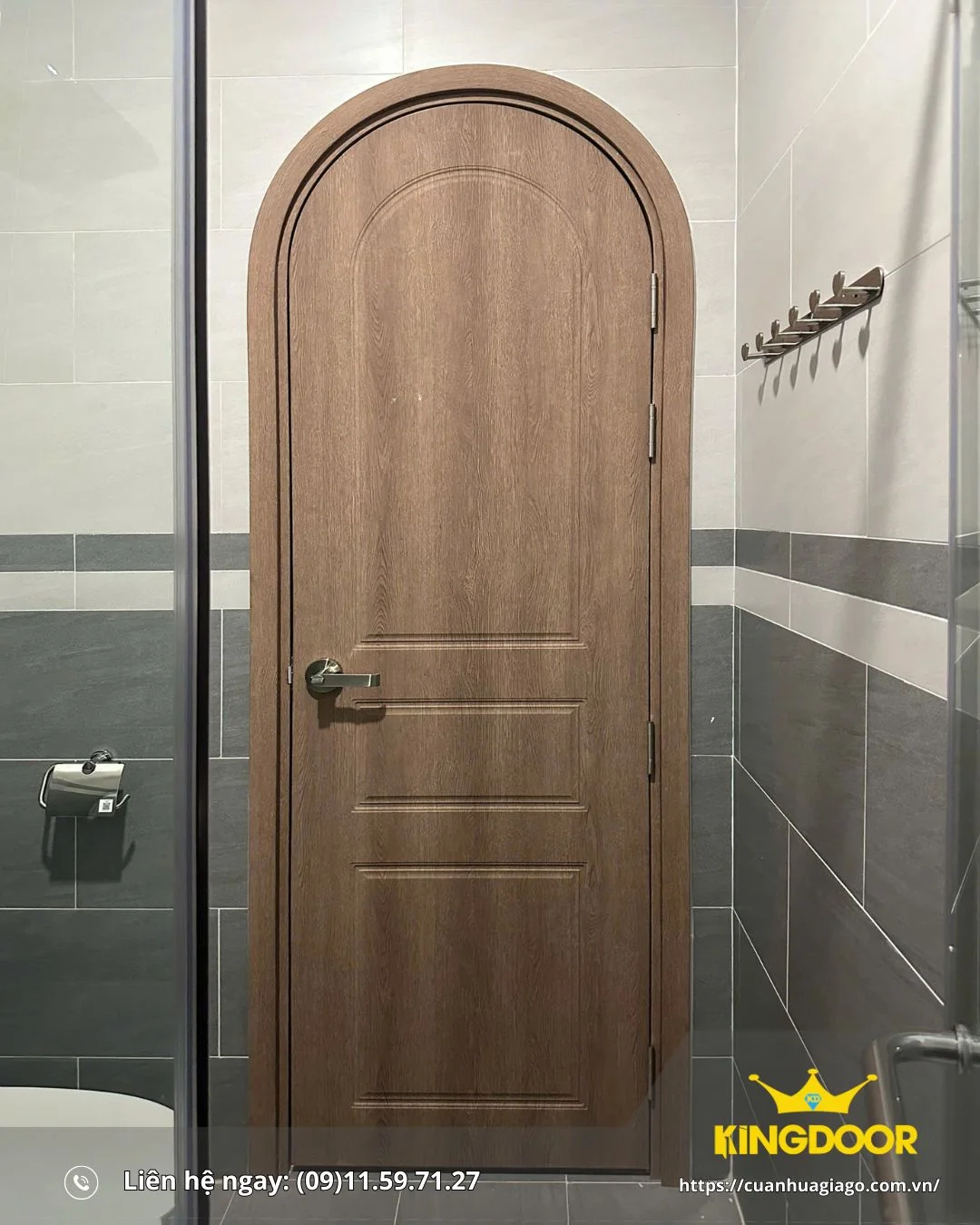 cua-vom-composite-dung-nha-ve-sinh